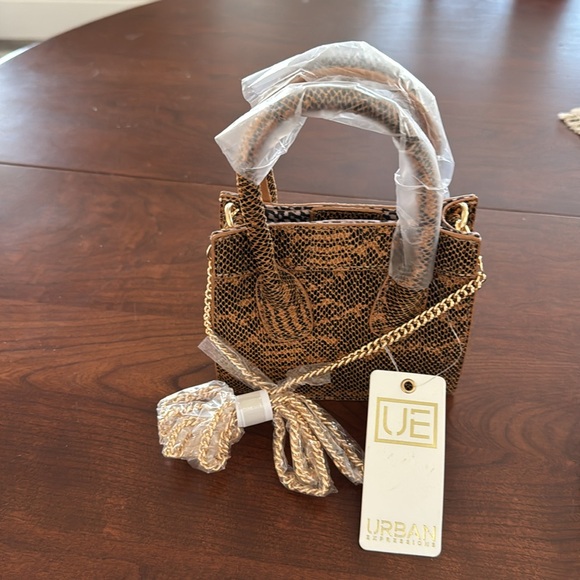 NWT- Urban Expressions shoulder bag - Picture 2 of 4
